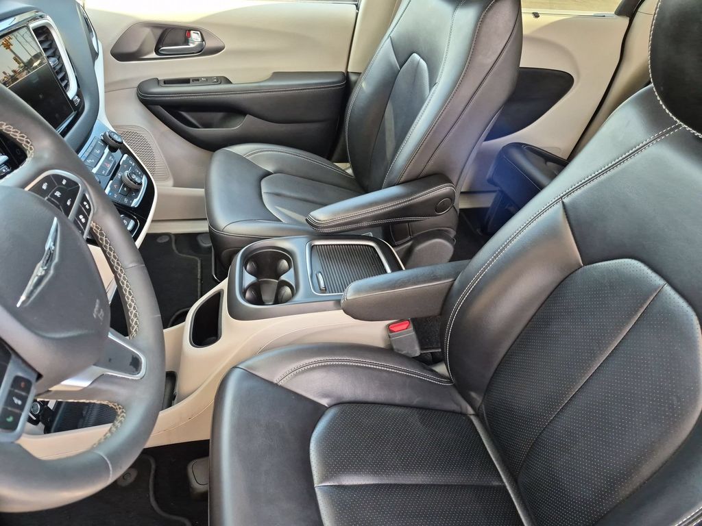 Thumbnail: 2023 Chrysler Pacifica - 24