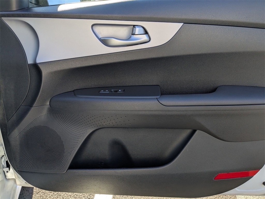 Thumbnail: 2024 Kia Forte - 31