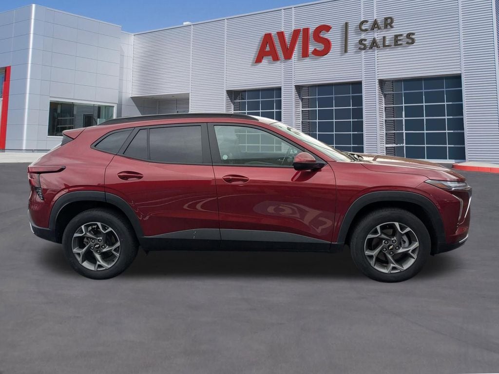 Thumbnail: 2025 Chevrolet Trax - 5