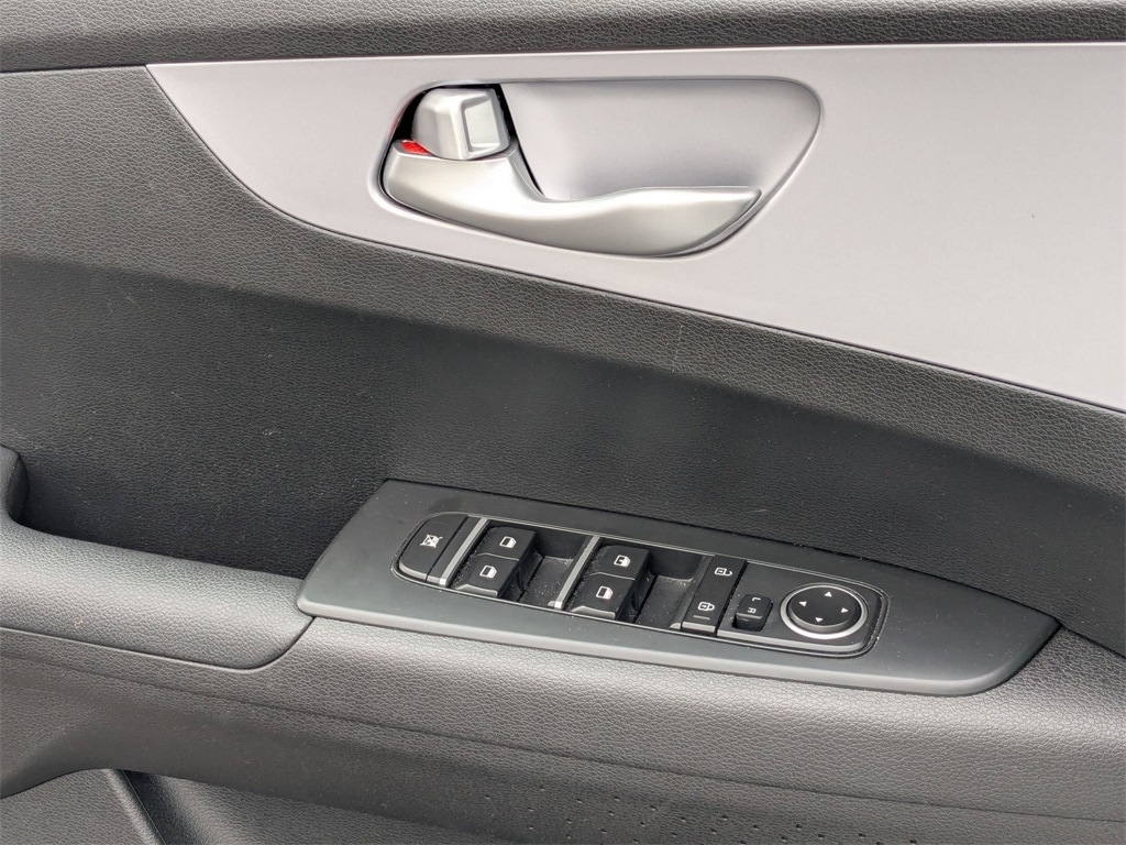 Thumbnail: 2024 Kia Forte - 14