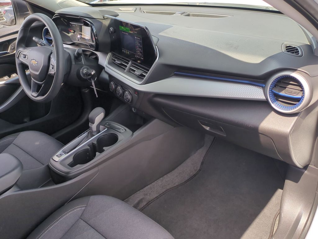 Thumbnail: 2025 Chevrolet Trax - 25