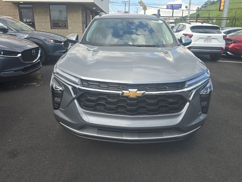 Thumbnail: 2025 Chevrolet Trax - 3