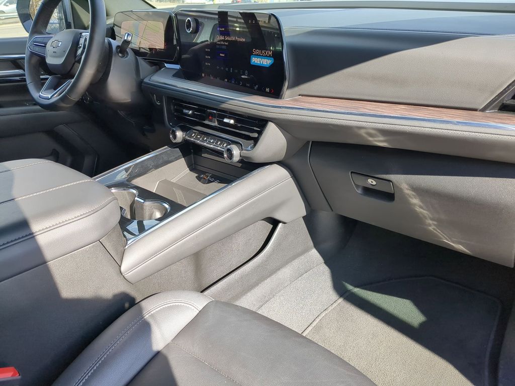 Thumbnail: 2025 Chevrolet Suburban - 33