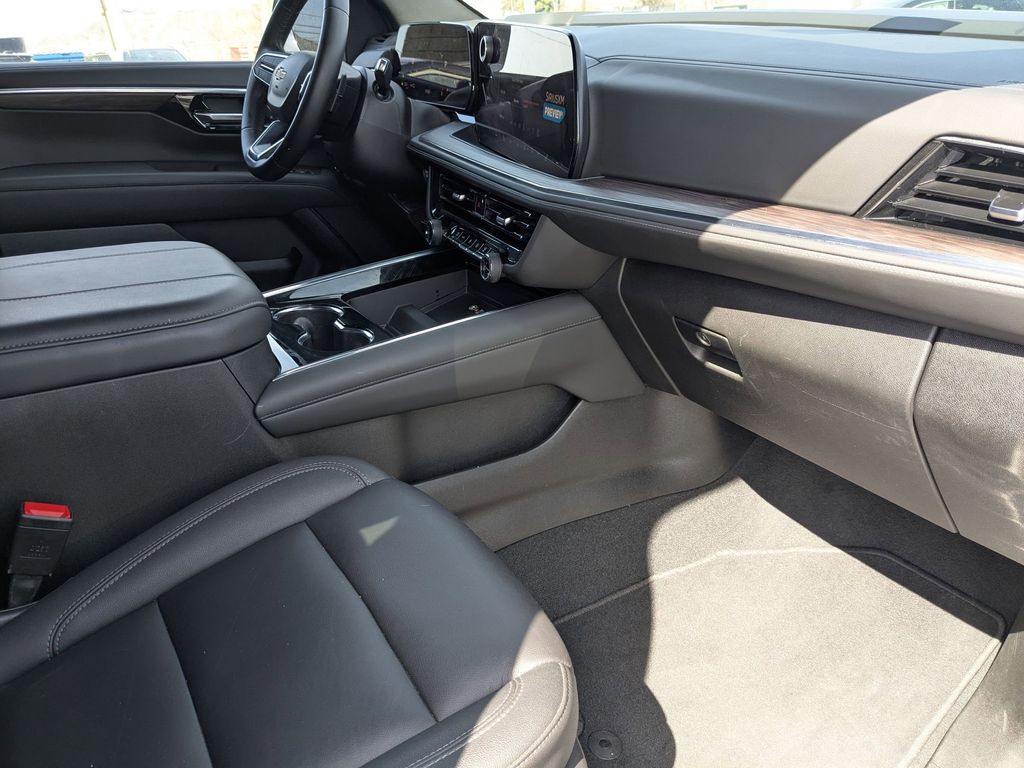 Thumbnail: 2025 Chevrolet Tahoe - 33