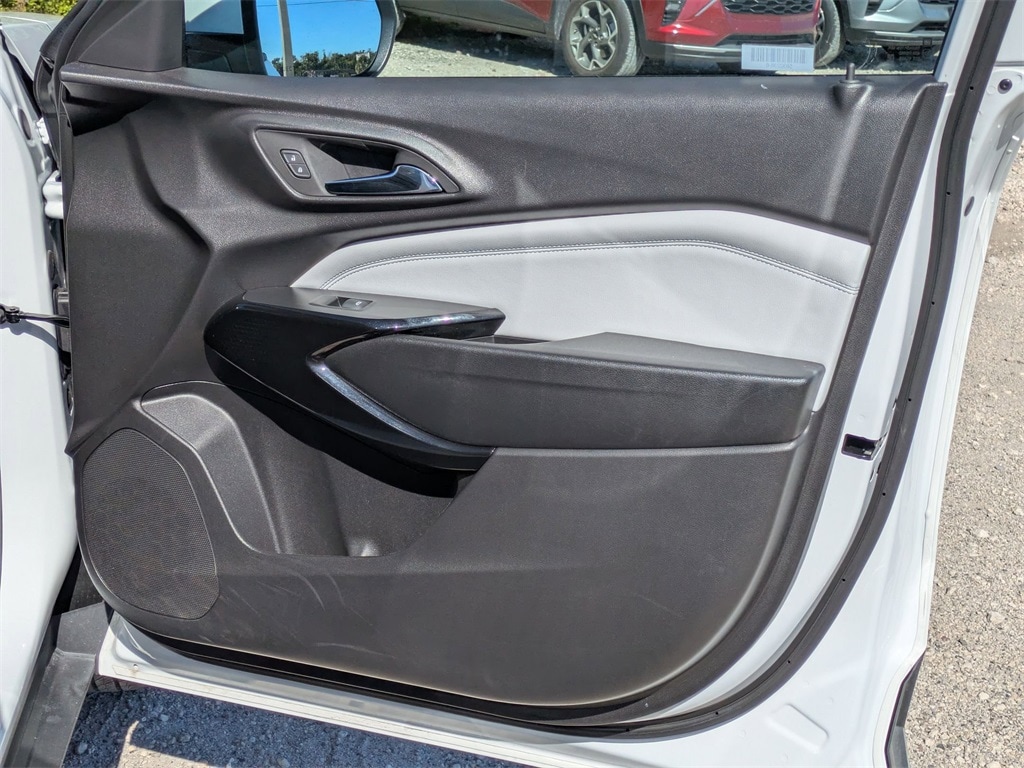 Thumbnail: 2025 Chevrolet Trax - 33