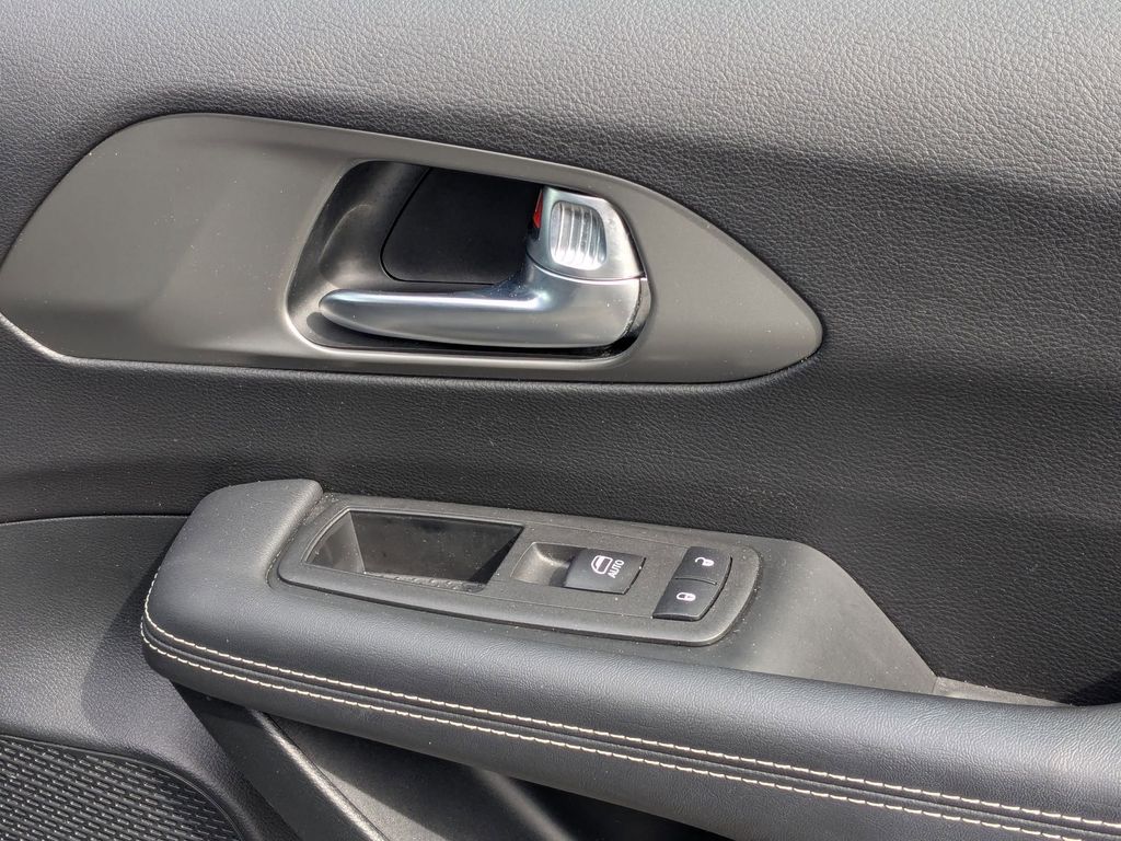 Thumbnail: 2025 Chrysler Pacifica - 33