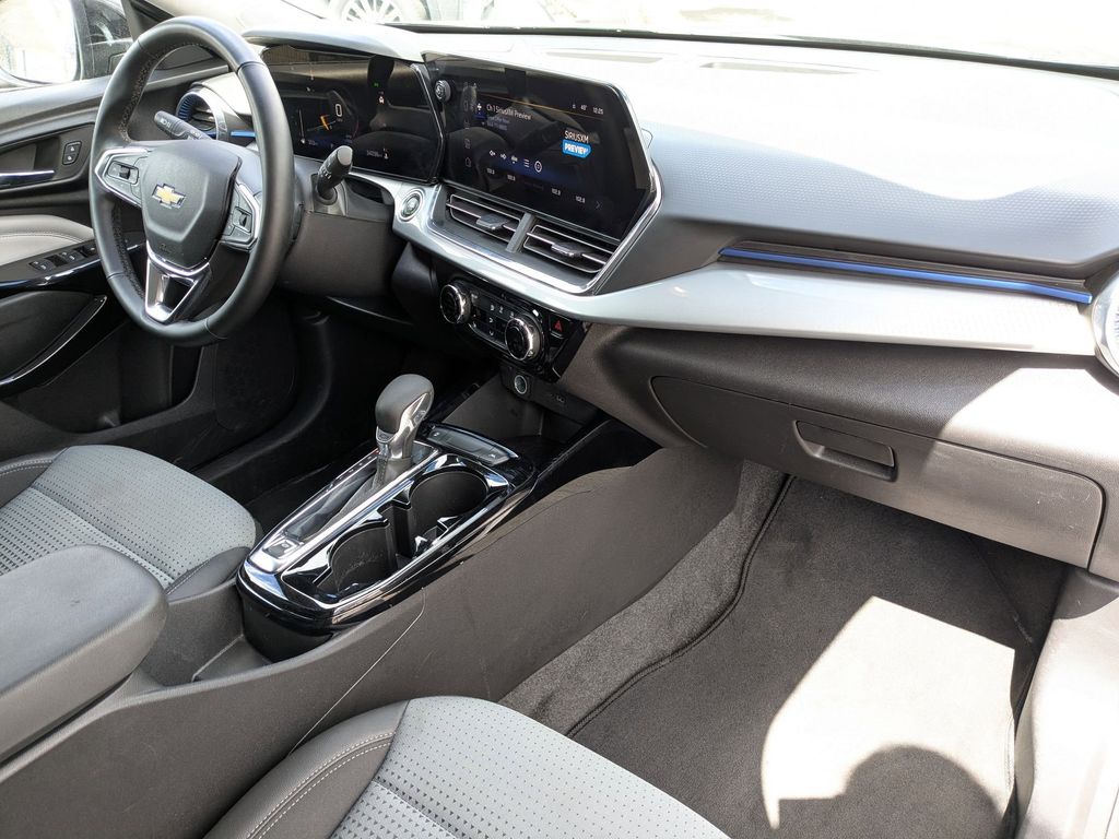 Thumbnail: 2025 Chevrolet Trax - 31