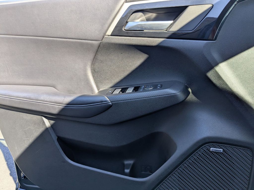 Thumbnail: 2025 Mitsubishi Outlander - 11