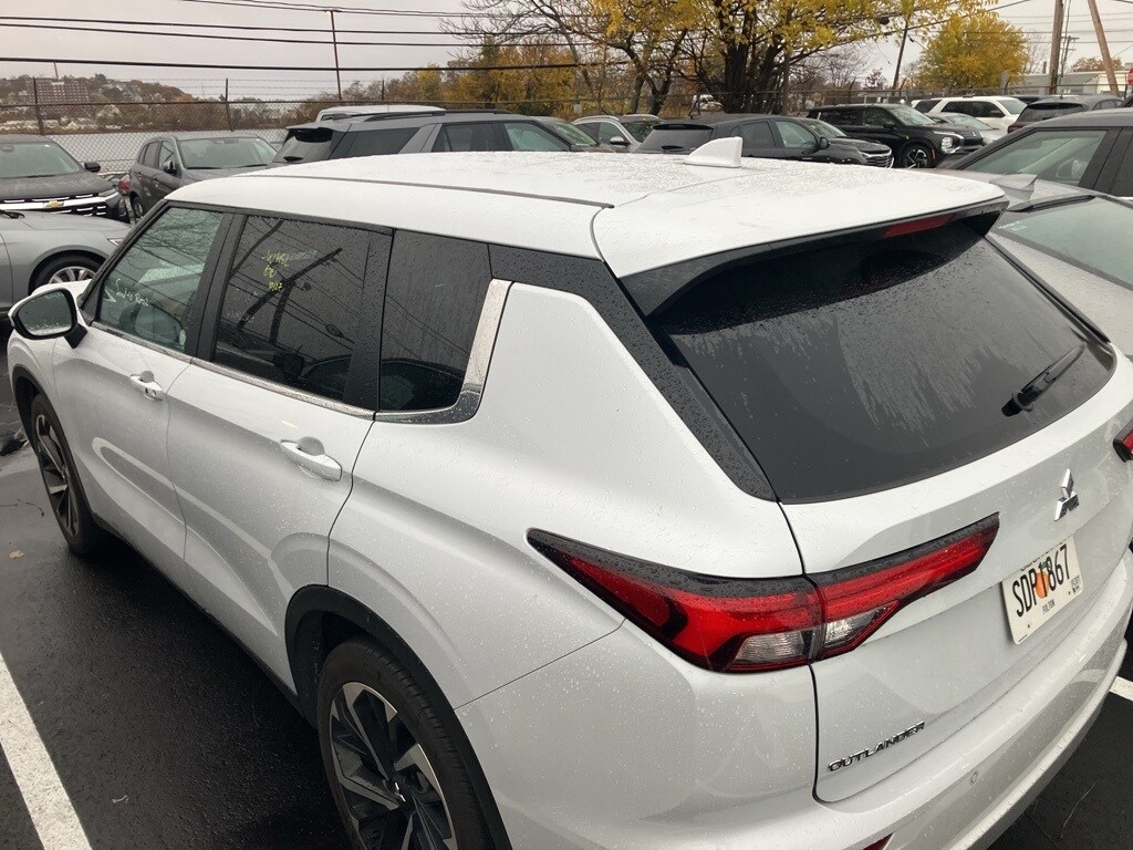 2024 Mitsubishi Outlander SE photo 4