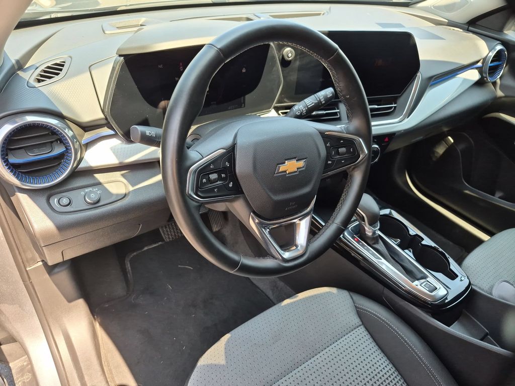 Thumbnail: 2025 Chevrolet Trax - 15