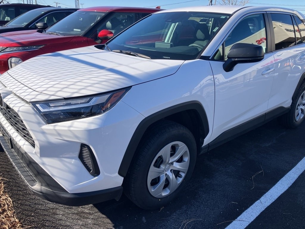 2024 Toyota RAV4 LE's photo