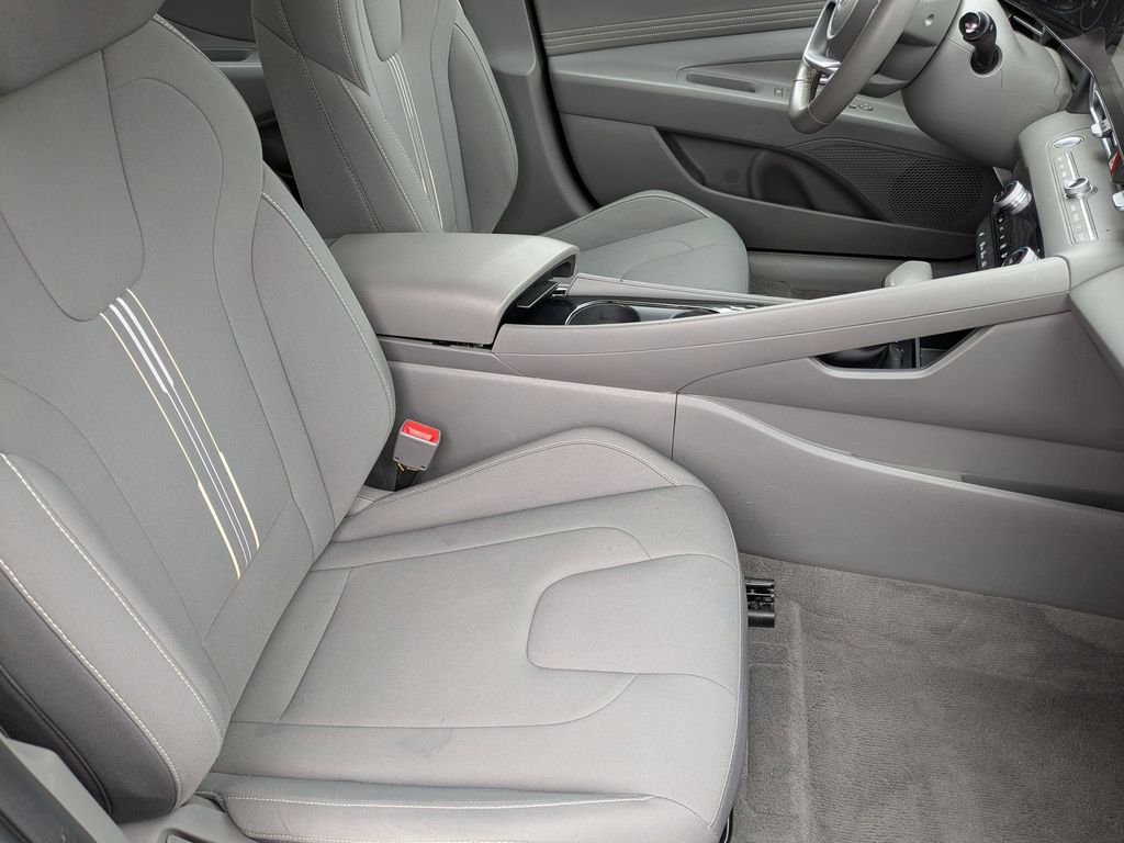Thumbnail: 2025 Hyundai Elantra - 33