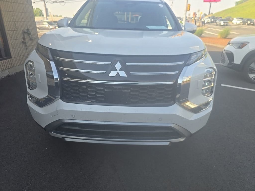 Thumbnail: 2025 Mitsubishi Outlander - 3