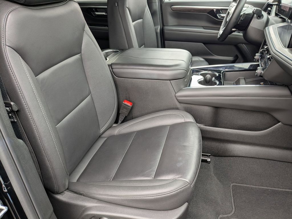 Thumbnail: 2025 Chevrolet Tahoe - 34