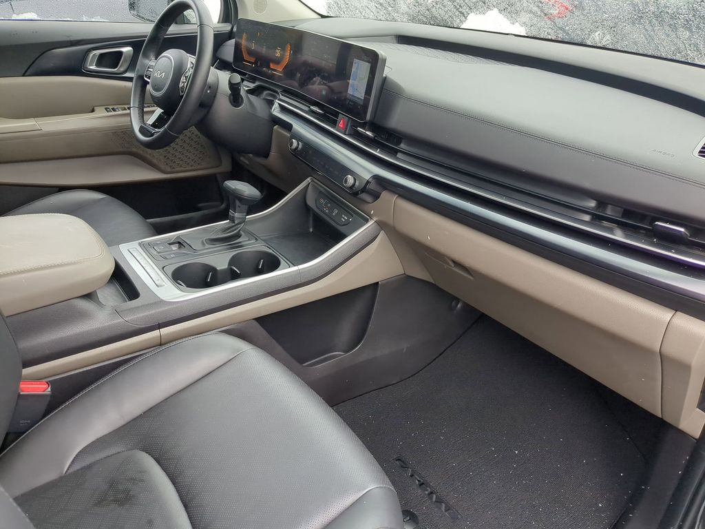 Thumbnail: 2025 Kia Carnival - 32