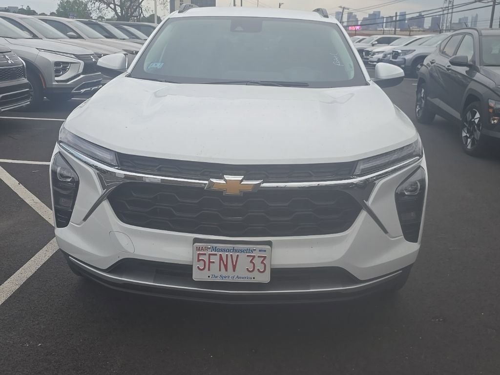 Thumbnail: 2025 Chevrolet Trax - 2