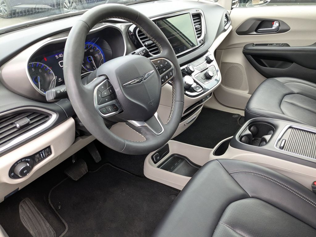 Thumbnail: 2024 Chrysler Pacifica - 15