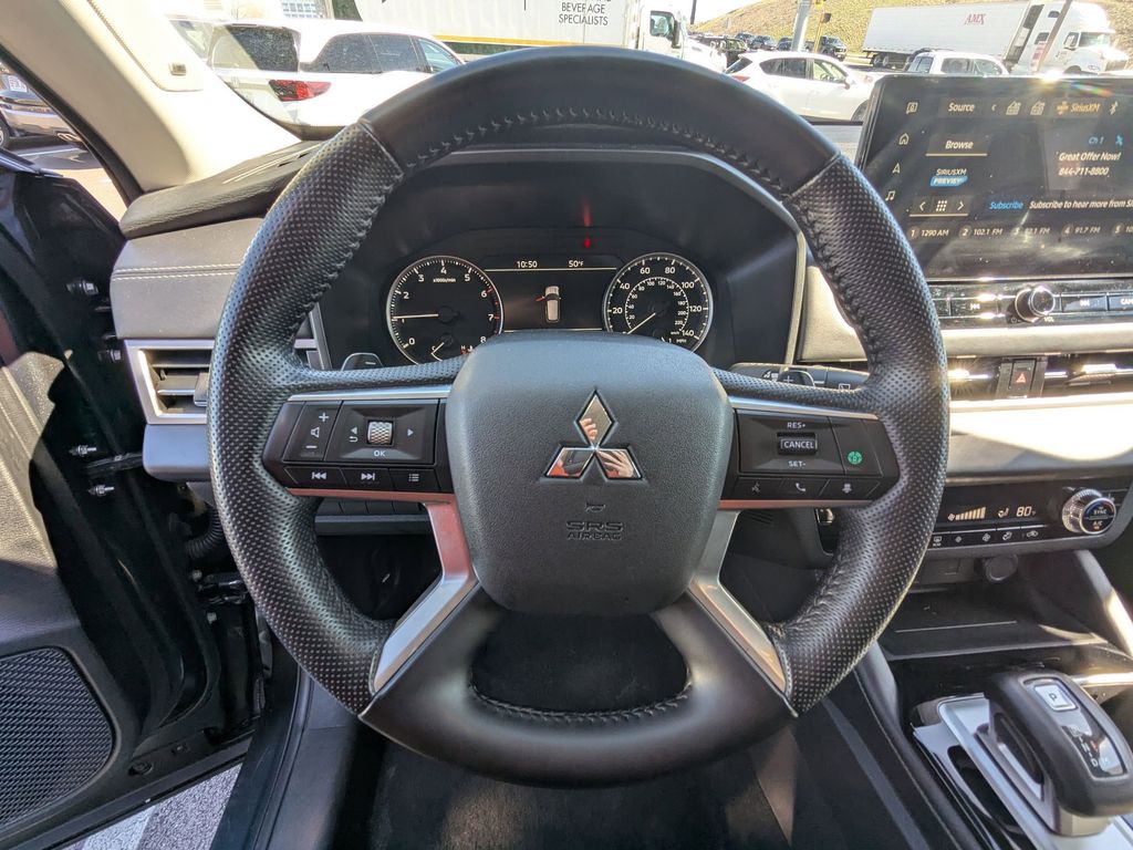 Thumbnail: 2025 Mitsubishi Outlander - 17