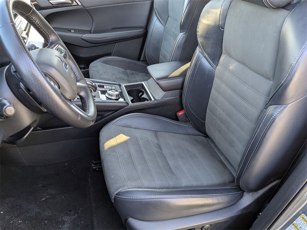 Thumbnail: 2024 Mitsubishi Outlander - 18