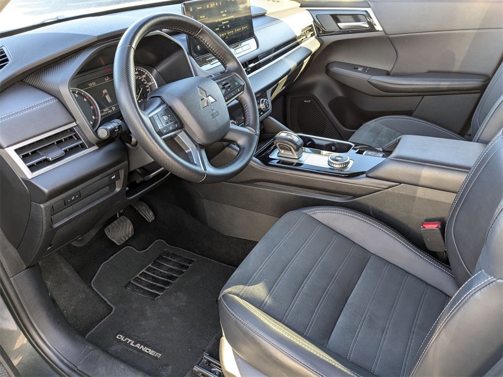 Thumbnail: 2025 Mitsubishi Outlander - 18