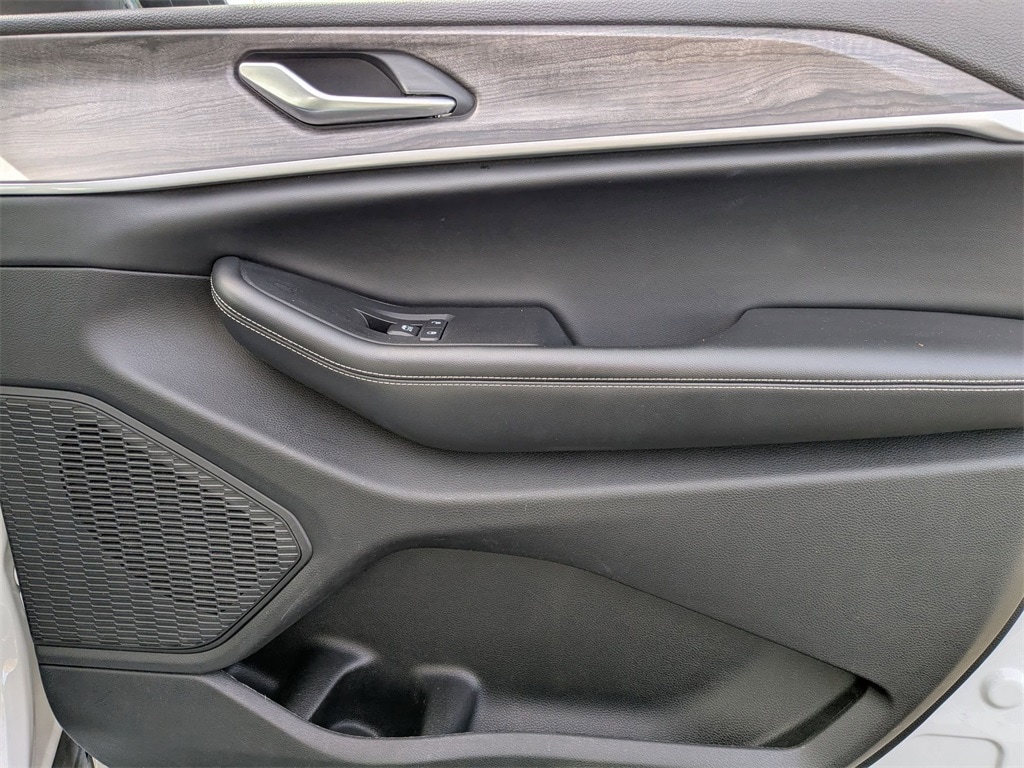 Thumbnail: 2023 Jeep Grand Cherokee L - 38