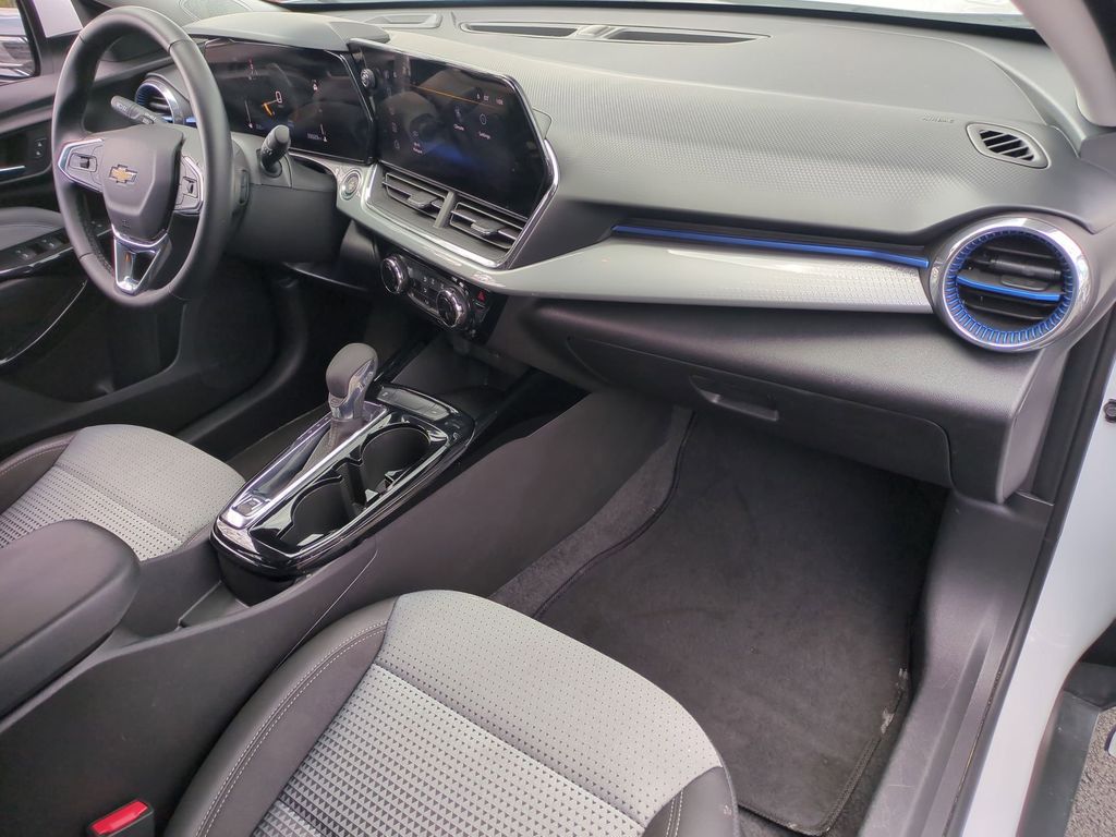 Thumbnail: 2025 Chevrolet Trax - 25