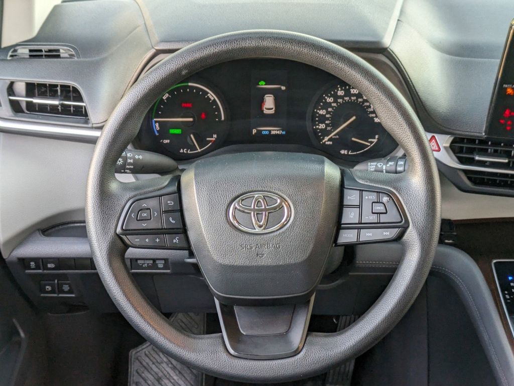 Thumbnail: 2022 Toyota Sienna - 22