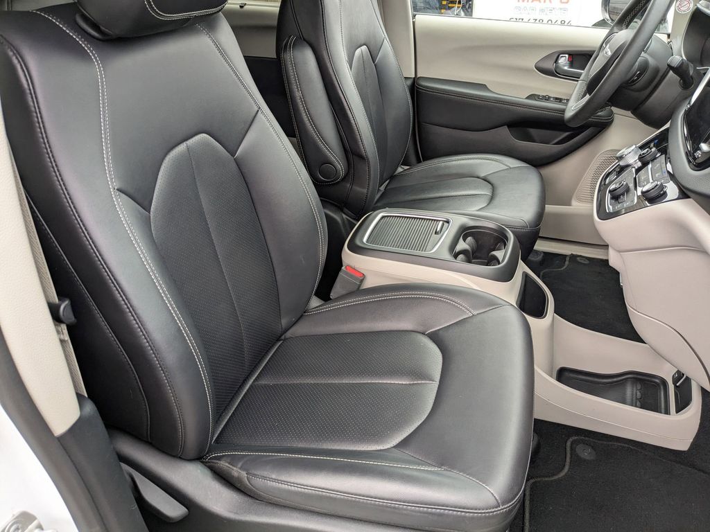 Thumbnail: 2024 Chrysler Pacifica - 34