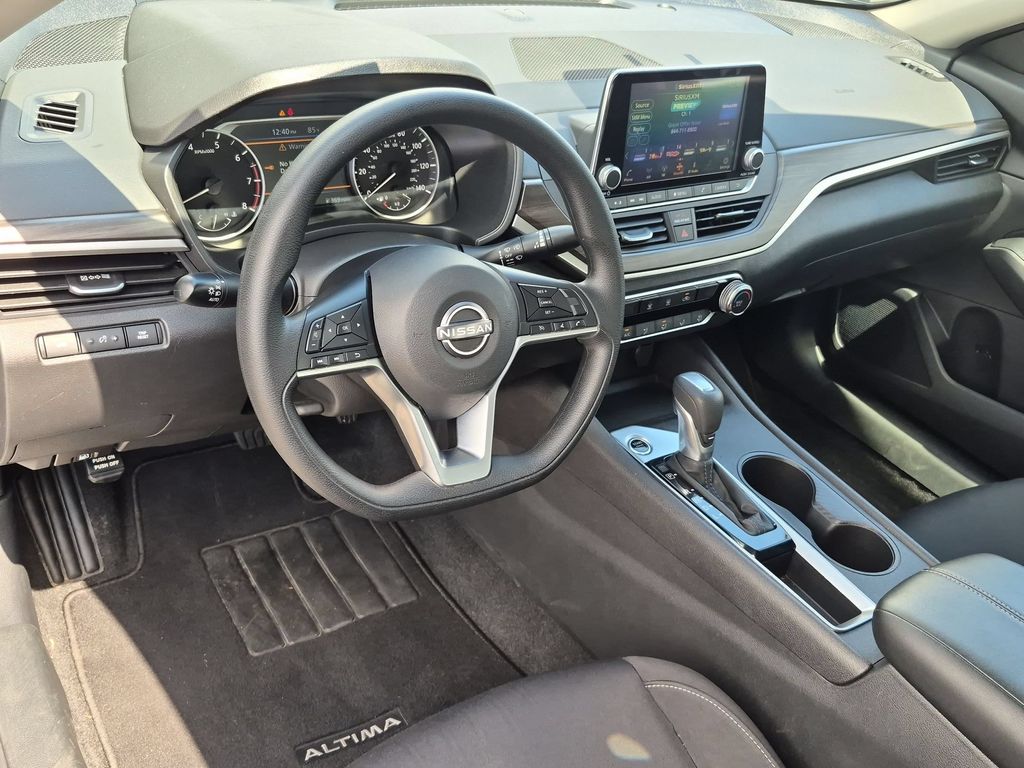 2025 Nissan Altima SV - Photo 15