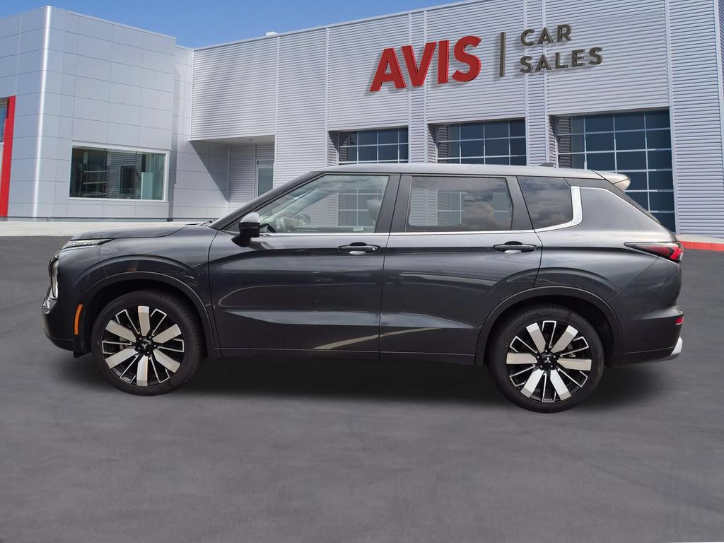 Thumbnail: 2025 Mitsubishi Outlander - 10