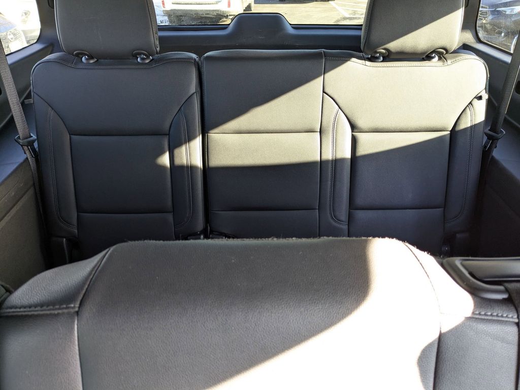 Thumbnail: 2025 Chevrolet Suburban - 35