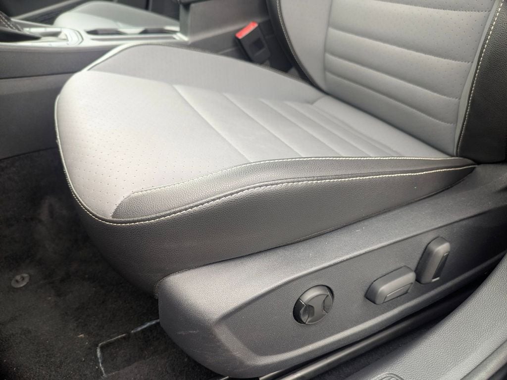 Thumbnail: 2025 Volkswagen Jetta - 17