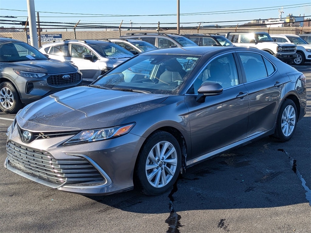2024 Toyota Camry LE's photo