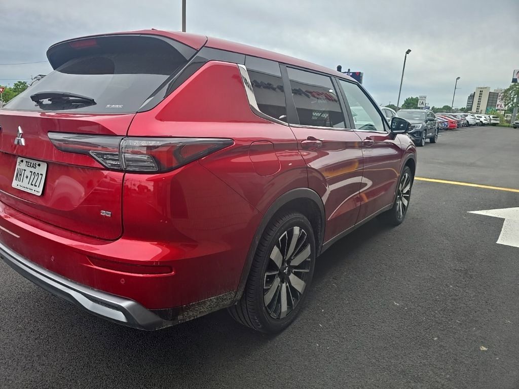 Thumbnail: 2025 Mitsubishi Outlander - 4