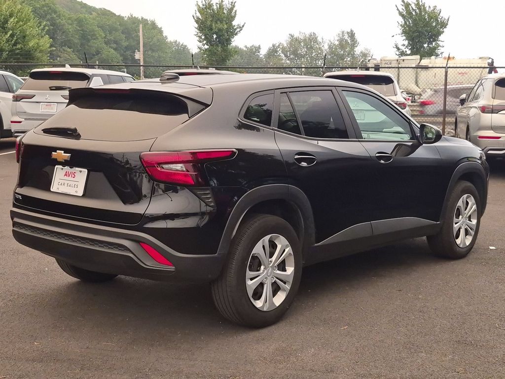 Thumbnail: 2025 Chevrolet Trax - 5