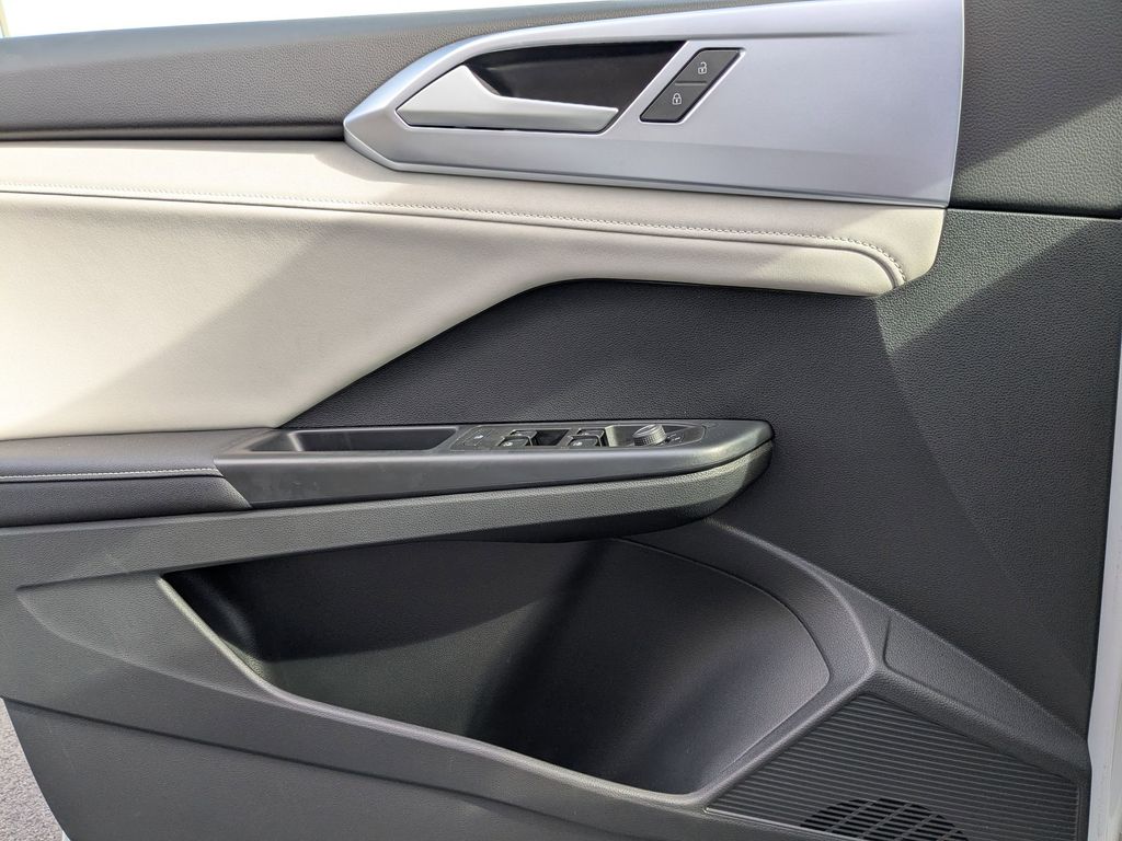 Thumbnail: 2025 Volkswagen Taos - 11