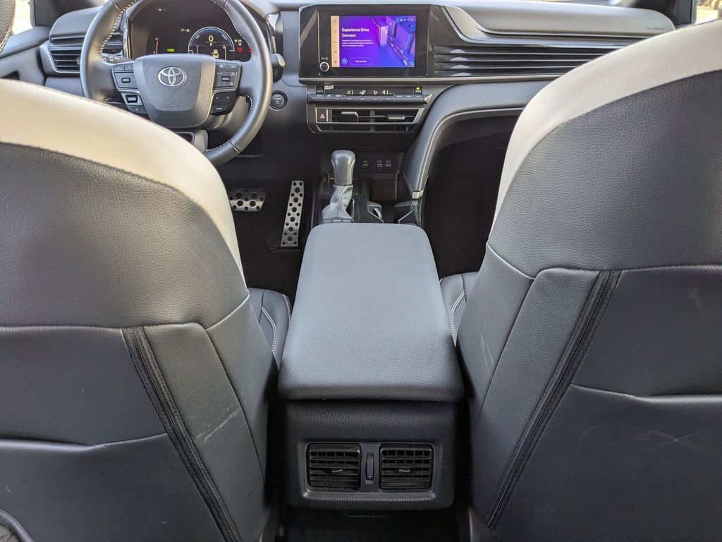 Thumbnail: 2025 Toyota Camry - 31