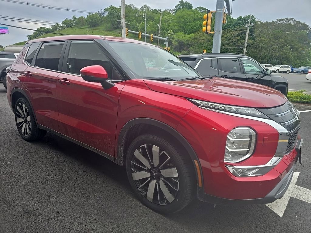 Thumbnail: 2025 Mitsubishi Outlander - 3