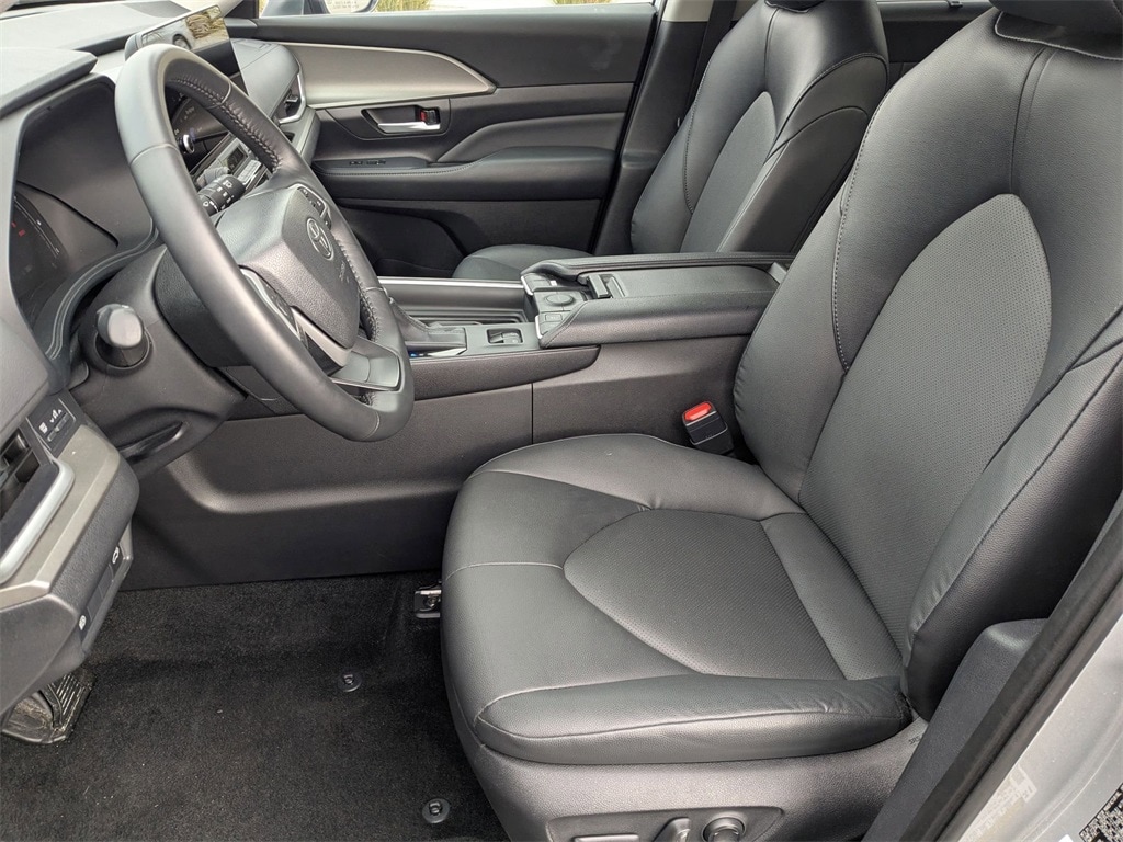 Thumbnail: 2025 Toyota Grand Highlander - 21