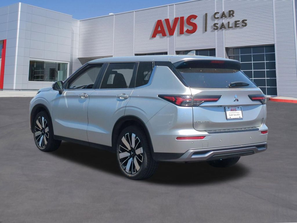 Thumbnail: 2025 Mitsubishi Outlander - 9