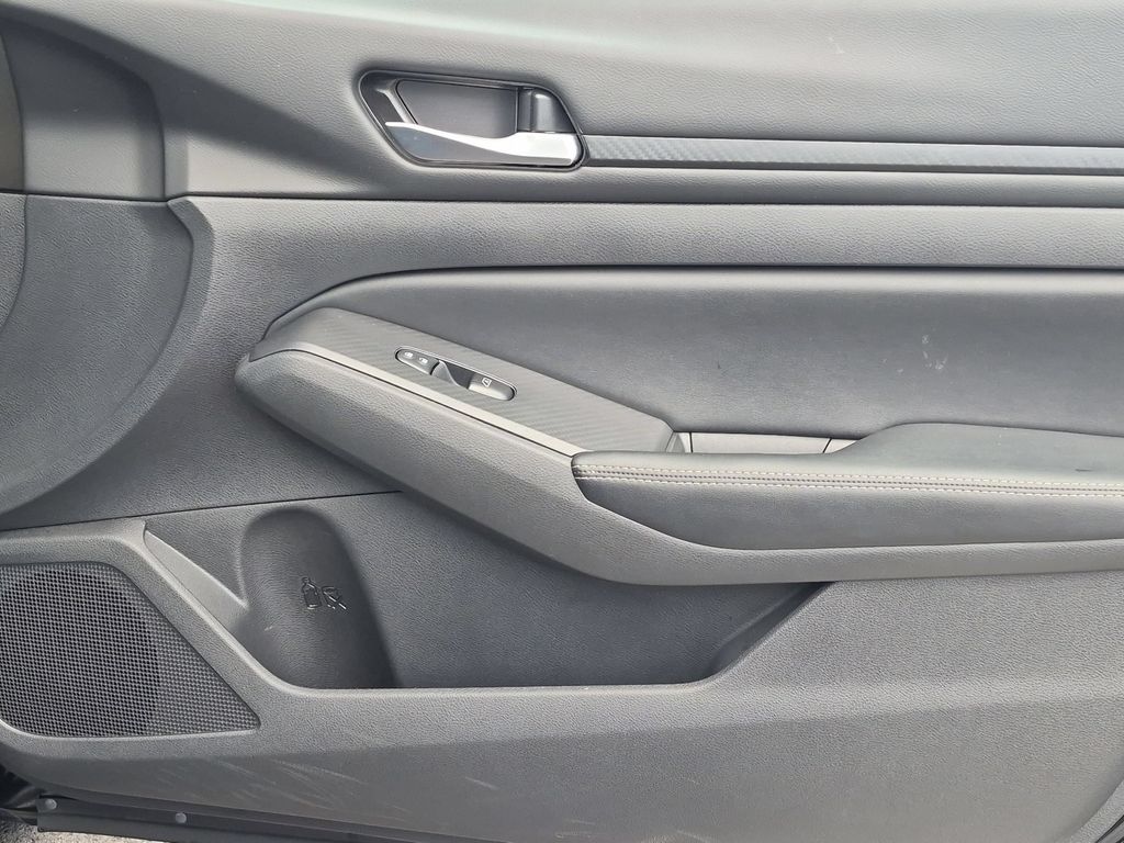 2025 Nissan Altima SV - Photo 32