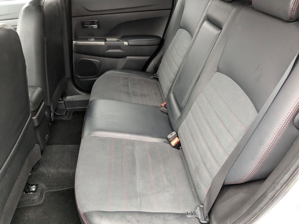 Thumbnail: 2025 Mitsubishi Outlander Sport - 25