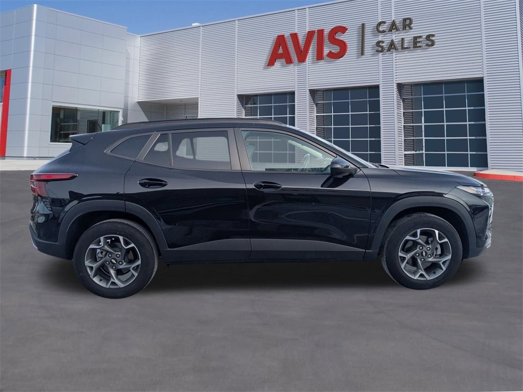 Thumbnail: 2025 Chevrolet Trax - 7