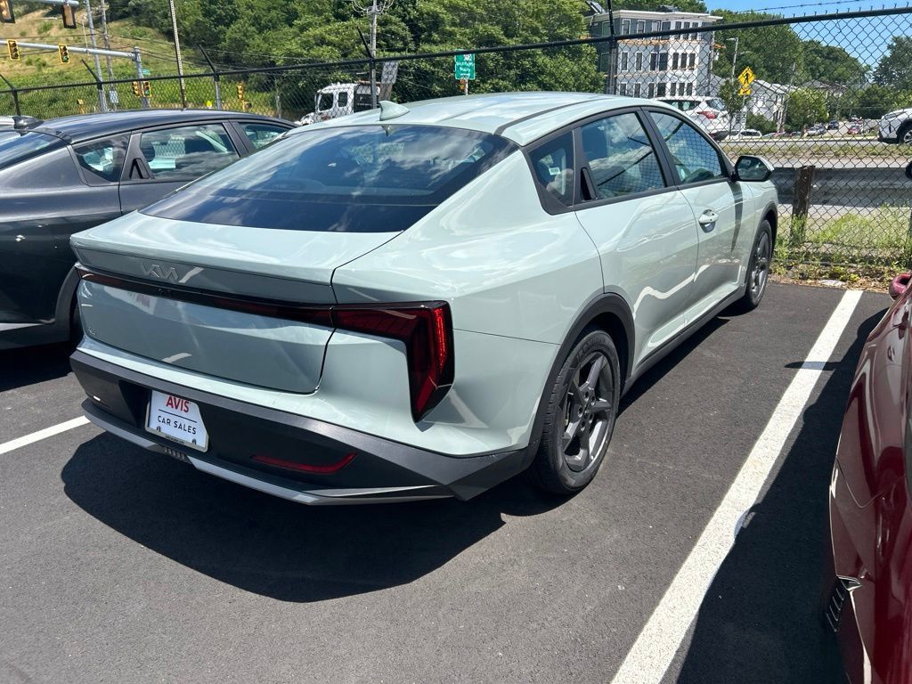 Thumbnail: 2025 Kia K4 - 3