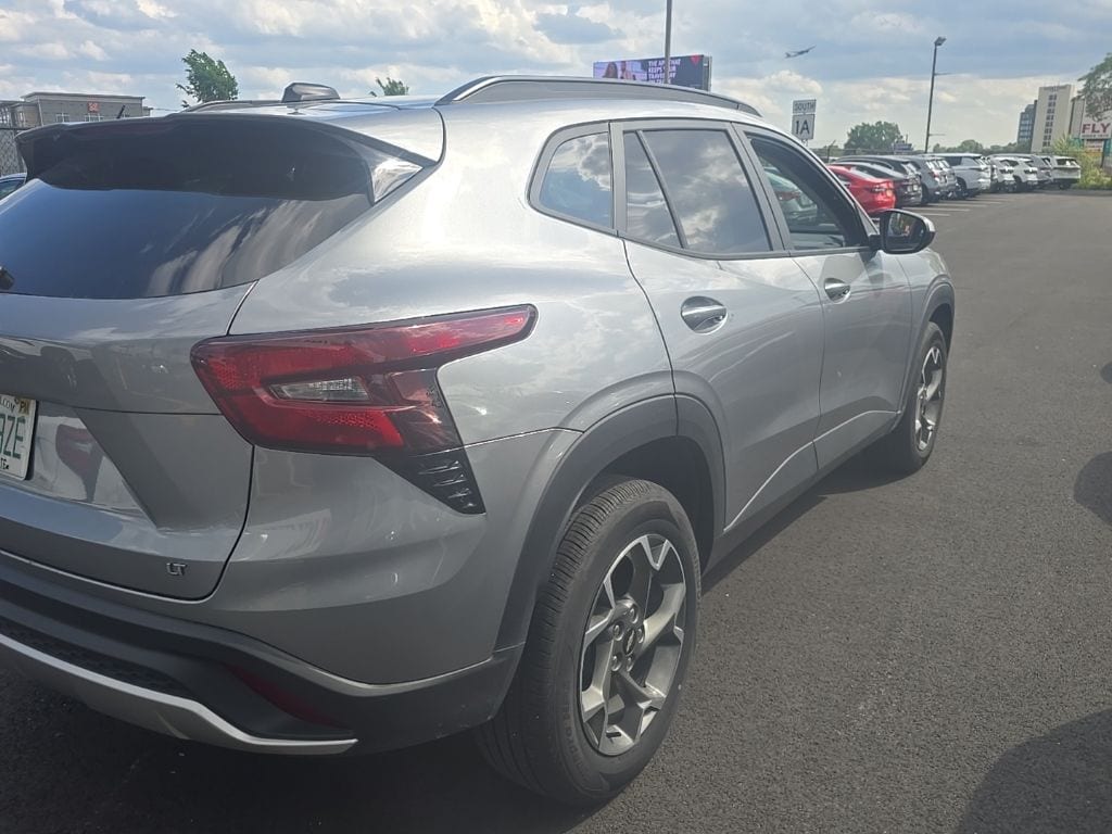 Thumbnail: 2025 Chevrolet Trax - 5