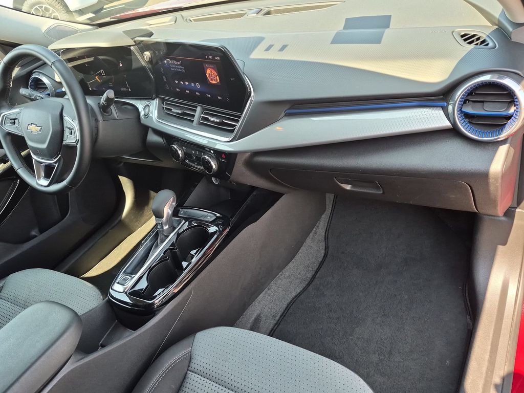 Thumbnail: 2025 Chevrolet Trax - 31