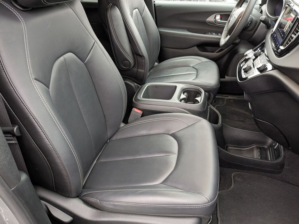 Thumbnail: 2025 Chrysler Pacifica - 35