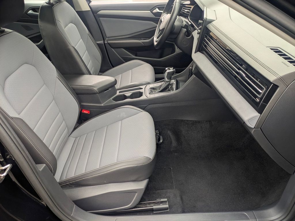 Thumbnail: 2025 Volkswagen Jetta - 36