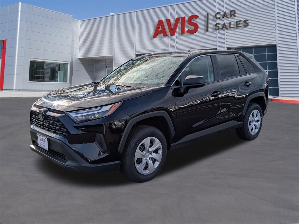 2024 Toyota RAV4 LE's photo