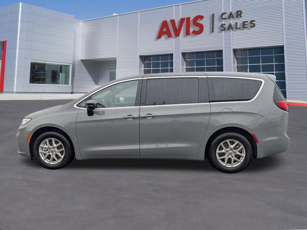 Thumbnail: 2025 Chrysler Pacifica - 10